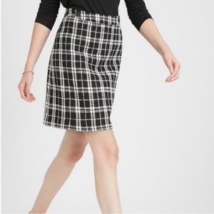 Banana Republic Black and white plaid tweed skirt